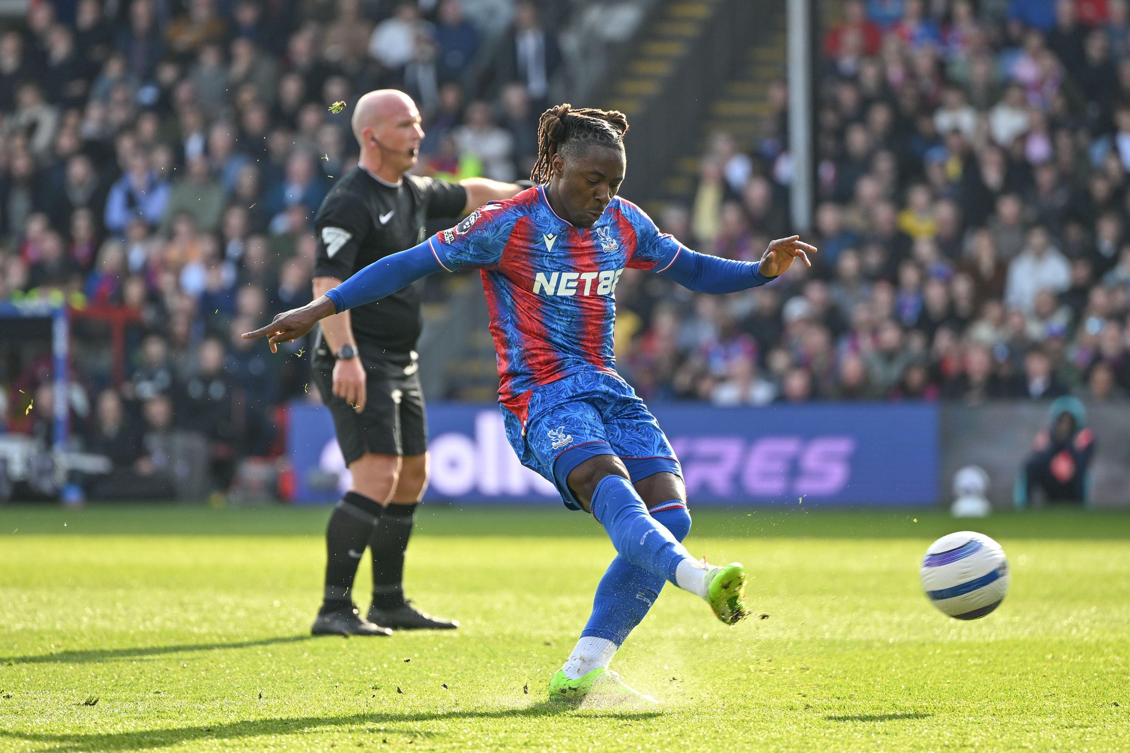 标晚:埃泽无法赶上阿森纳与利兹联的比赛,转会预计周末完成